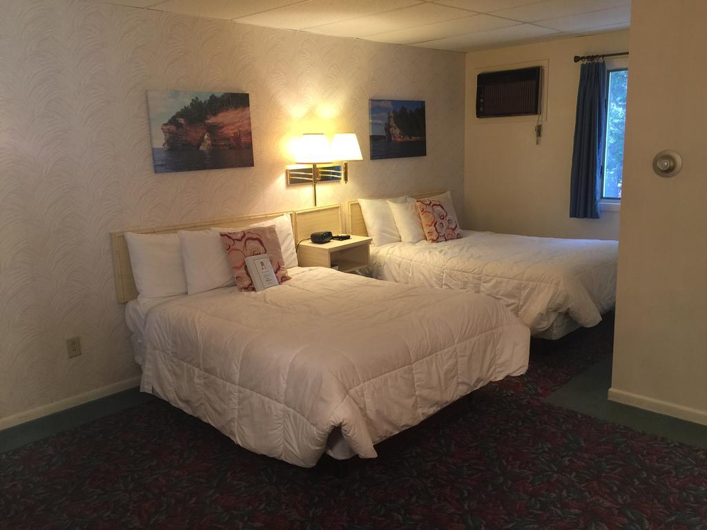 Cedar Motor Inn Маркетт Экстерьер фото