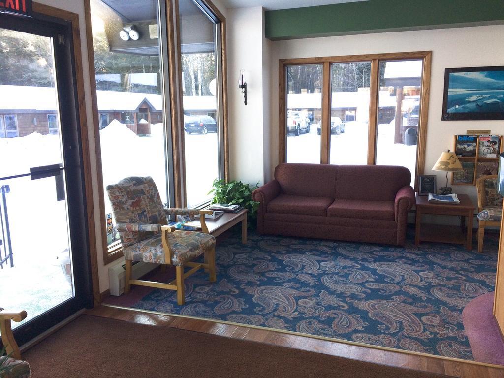 Cedar Motor Inn Маркетт Экстерьер фото