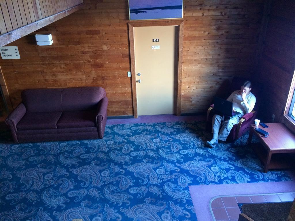 Cedar Motor Inn Маркетт Экстерьер фото