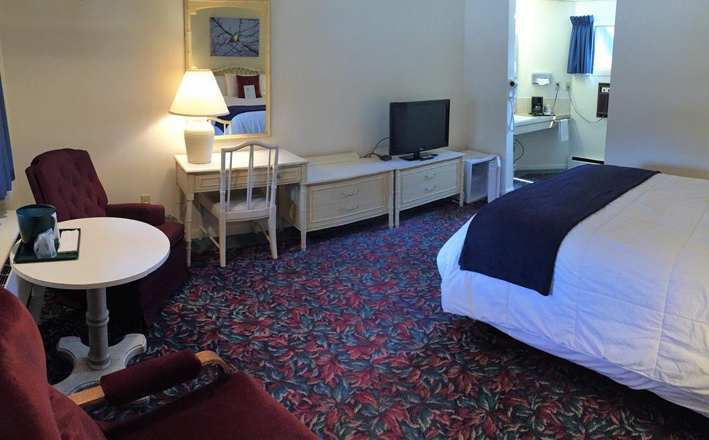 Cedar Motor Inn Маркетт Экстерьер фото