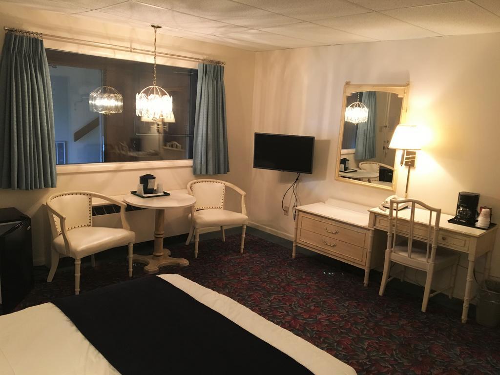 Cedar Motor Inn Маркетт Экстерьер фото