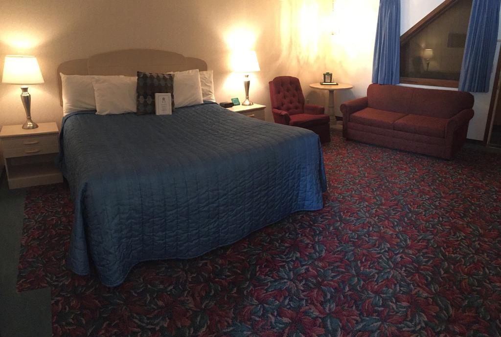 Cedar Motor Inn Маркетт Экстерьер фото