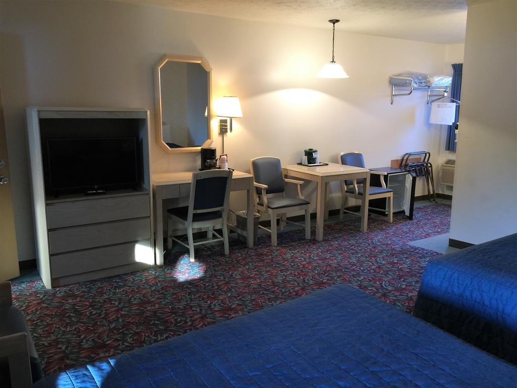 Cedar Motor Inn Маркетт Экстерьер фото