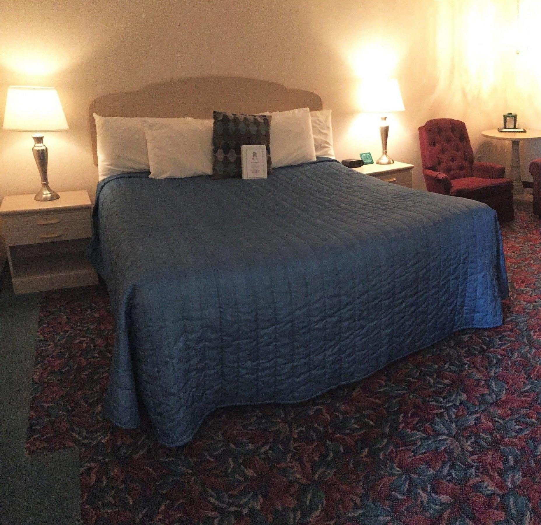 Cedar Motor Inn Маркетт Экстерьер фото