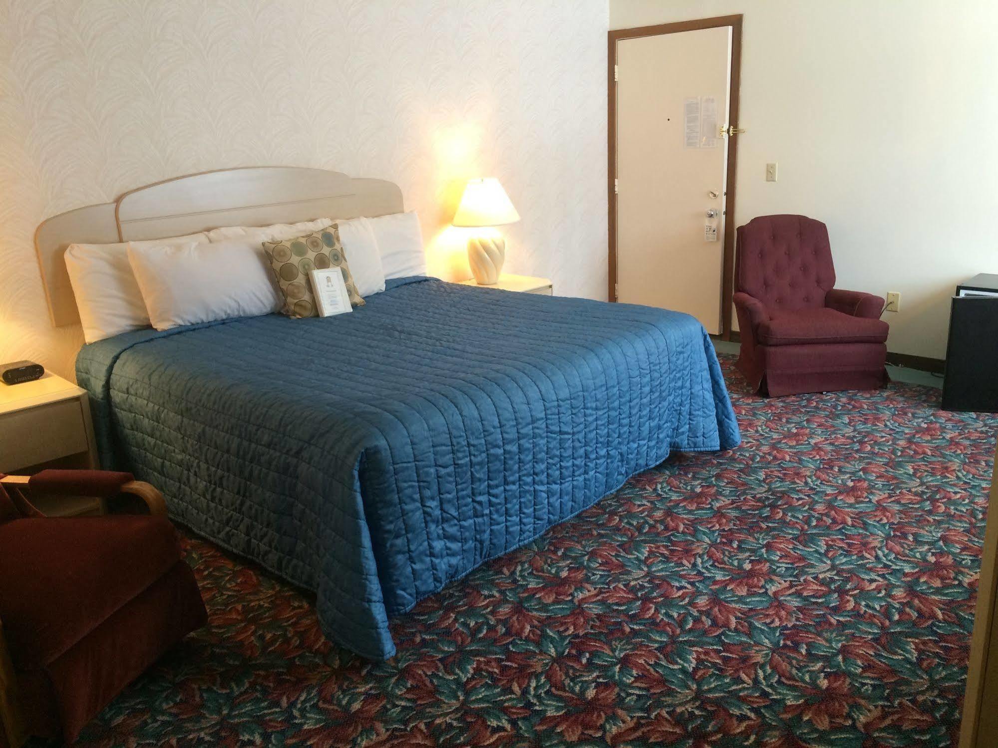 Cedar Motor Inn Маркетт Экстерьер фото