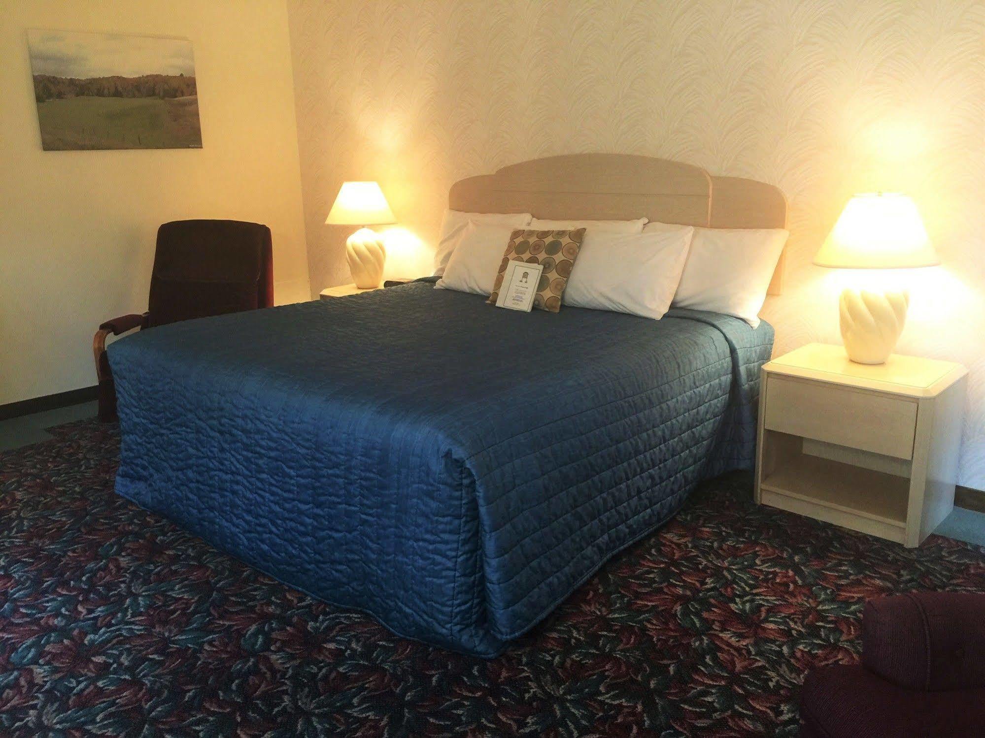 Cedar Motor Inn Маркетт Экстерьер фото