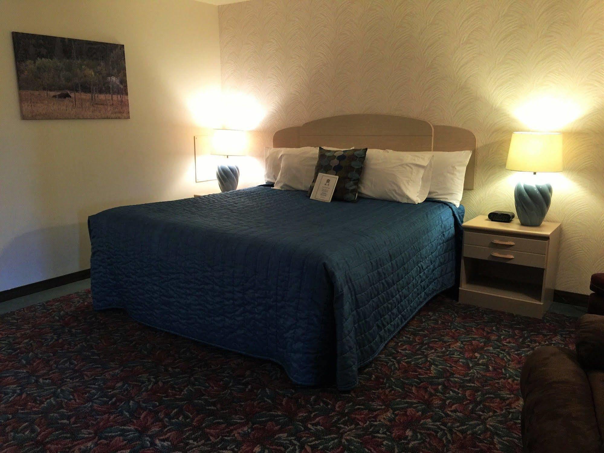 Cedar Motor Inn Маркетт Экстерьер фото