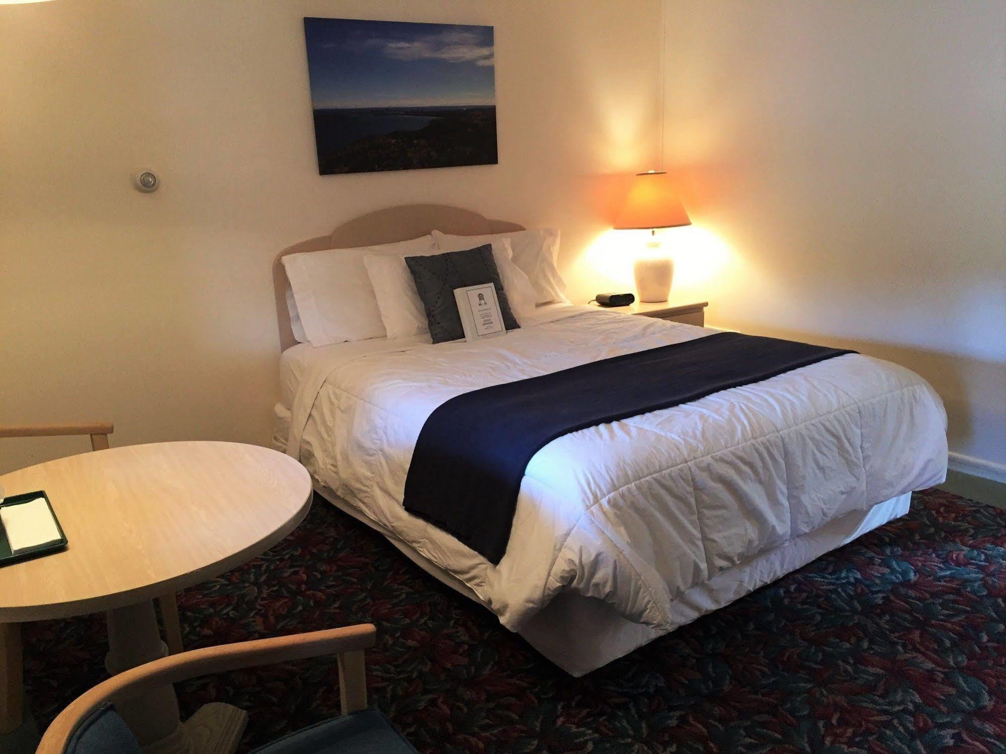 Cedar Motor Inn Маркетт Экстерьер фото