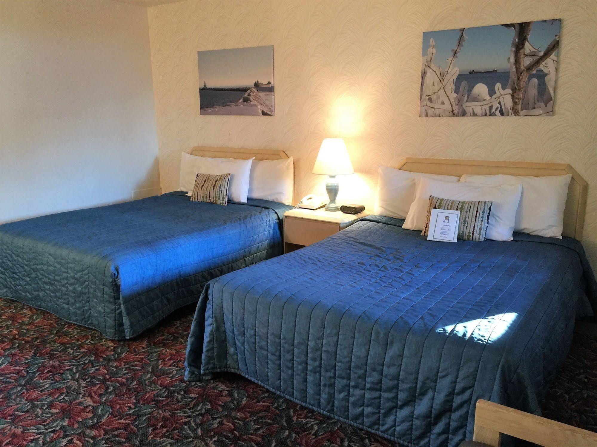 Cedar Motor Inn Маркетт Экстерьер фото