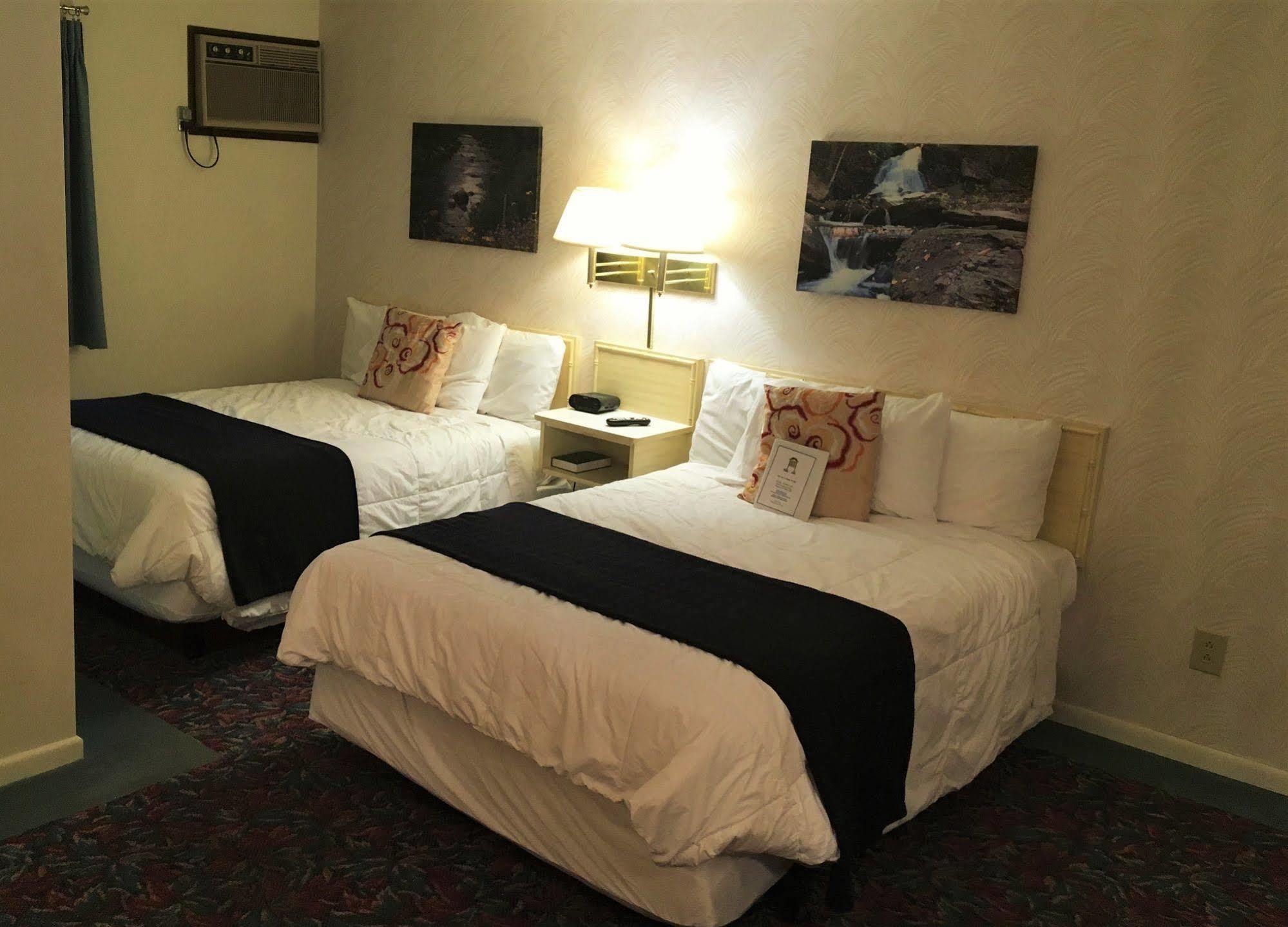 Cedar Motor Inn Маркетт Экстерьер фото