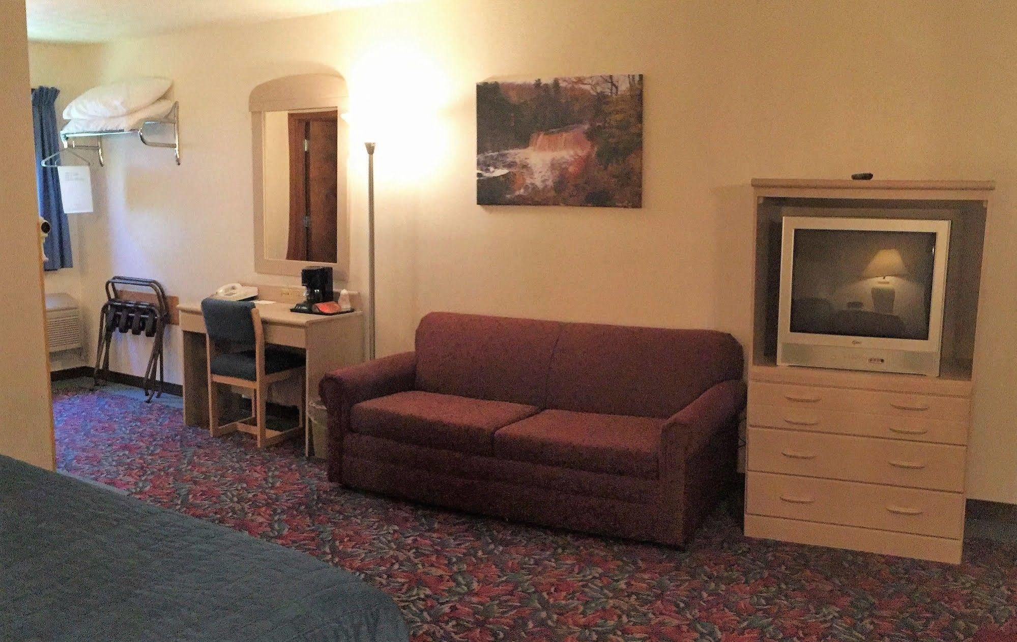 Cedar Motor Inn Маркетт Экстерьер фото