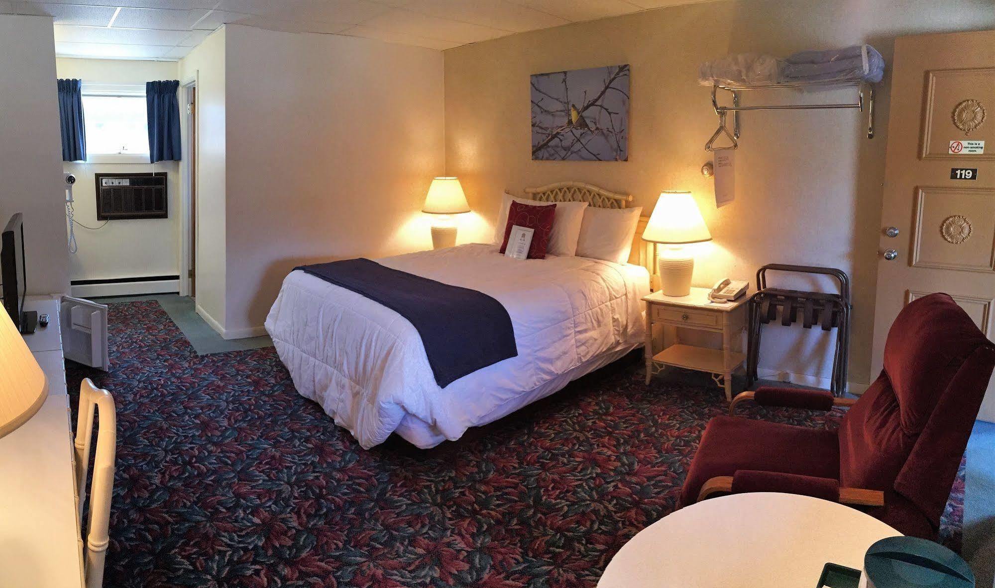 Cedar Motor Inn Маркетт Экстерьер фото