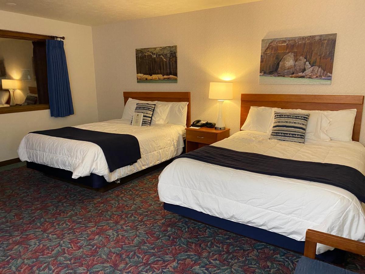 Cedar Motor Inn Маркетт Экстерьер фото