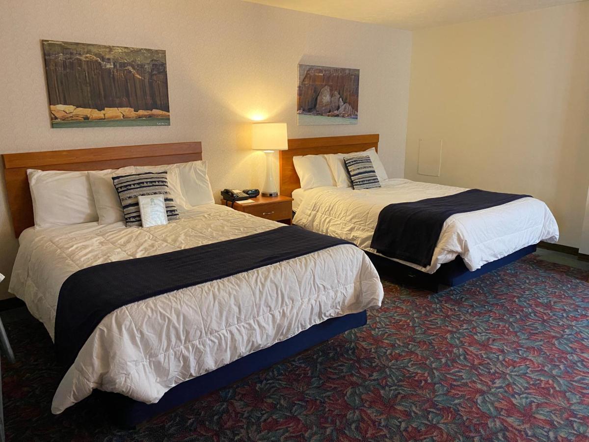 Cedar Motor Inn Маркетт Экстерьер фото